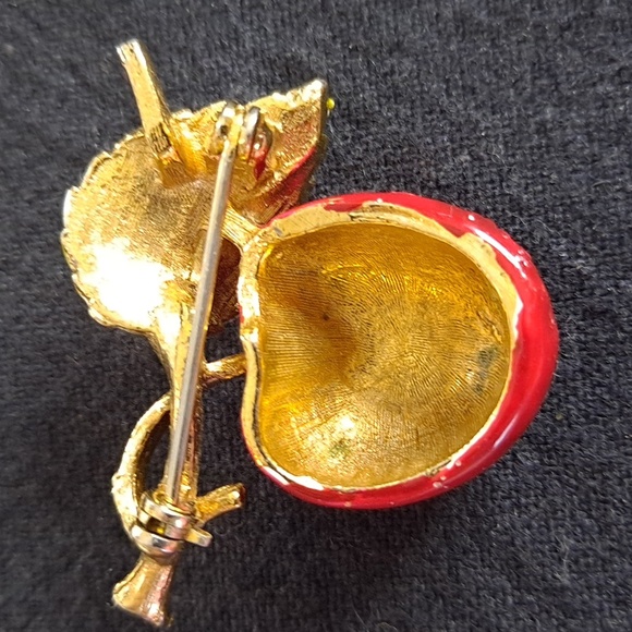 Vintage Metal Enamel Red Apple Gold Tone Brooch - The Perfect Teacher Gift - Picture 4 of 9